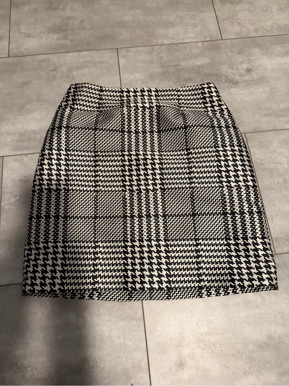 White House Black Market Black & White Houndstooth Mini Skirt